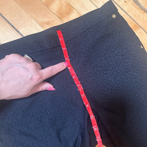 Anne Klein Stretch Pants, Clean Front, Black on Black Leopard Print (Sz 6) - Picture 6 of 10